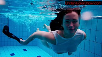 Girl Fiddlel With Old In The Swimming Pool Porn