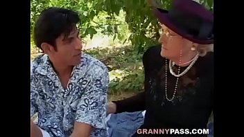 Granny Basque Young Guy Porn