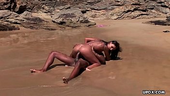 Big Tits Met On The Beach Have Sex Bathroom Porno