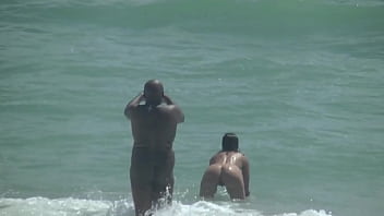 Amateur Wife Makes Sex With Strangers At The Beach Xxx