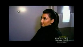 Kim Kardashian gros seins