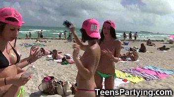 Sexy Nude Girls Beach