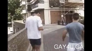 Gay Porno English Lad Branlé Par Un Mec